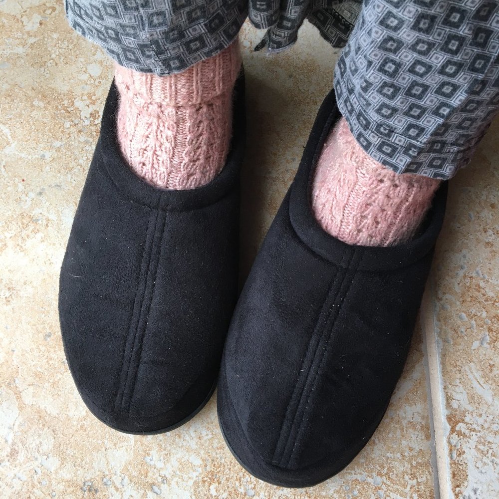 NEW IN BOX Sharper Image Unisex Memory Foam Slippers